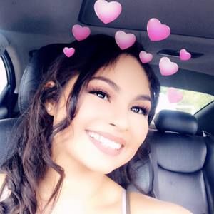 Meet your Posher, Yaquelin